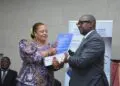 Primature : Sama Lukonde remet à Catherine Kathungu le répertoire et la cassette des échantillons des biens culturels de la RDC détenus par la Belgique