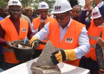 Kasaï central : Sama Lukonde lance les travaux de réhabilitation de l’Université de Kananga