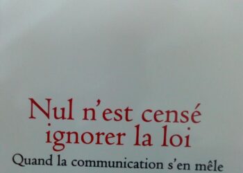 Vient de paraître : « Nul n’est censé ignorer la loi, quand la communication s’en mêle » de Simon et Benjamin Katende