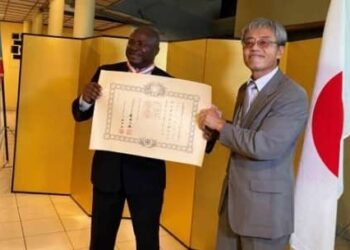 RDC : remise de la décoration de l’Ordre du Soleil levant Étoile d’or et d’argent au Dr. Nteranya Sanginga